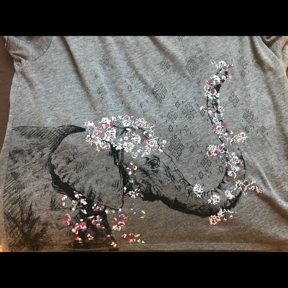 Elephant graphic tee - Picture 2 of 3